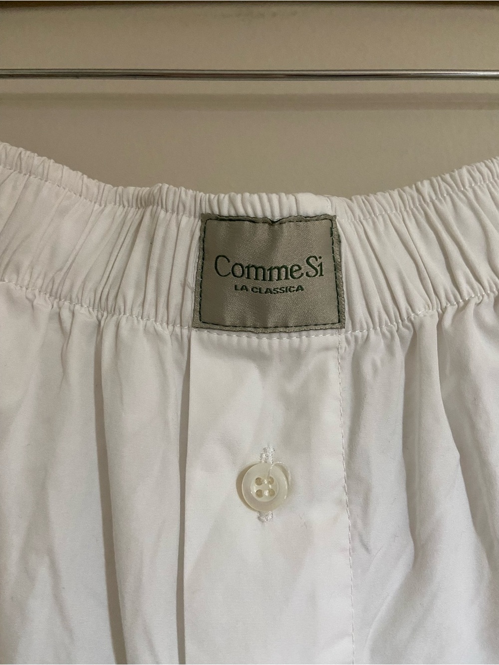 Comme Si Classic White Elastic Waist Bermudas